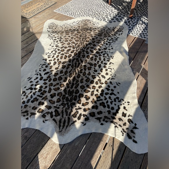 Donna Saylers Fabulous Furs “Leo” Leopard Print Faux Fur Area Rug 58x93 - Picture 2 of 12